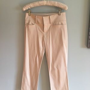 Cache mint-condition beige Capri pant